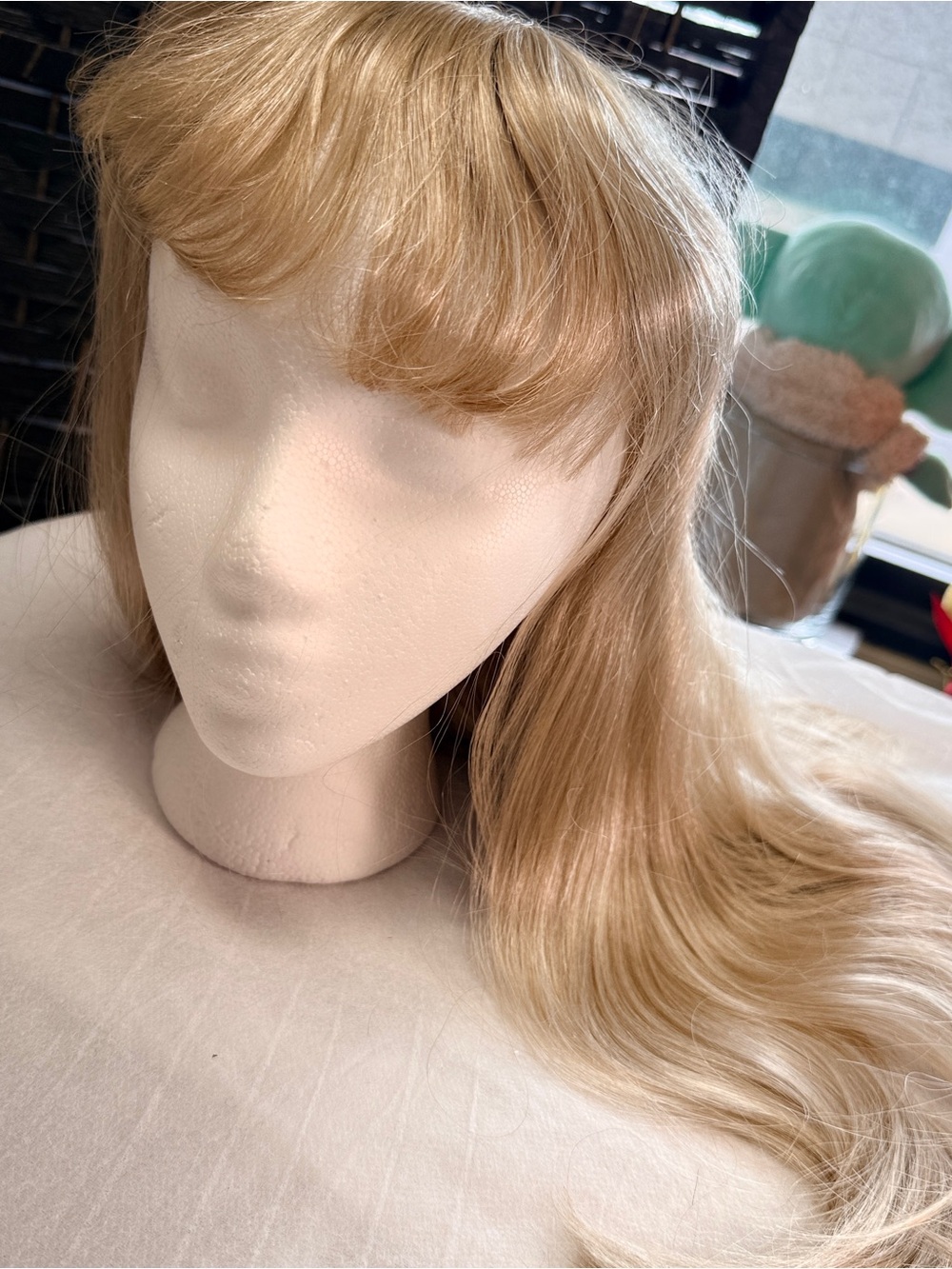 Blonde Women's Wig with Natural Waves - Light Golden Blonde babydoll retro - Picture 4 of 5